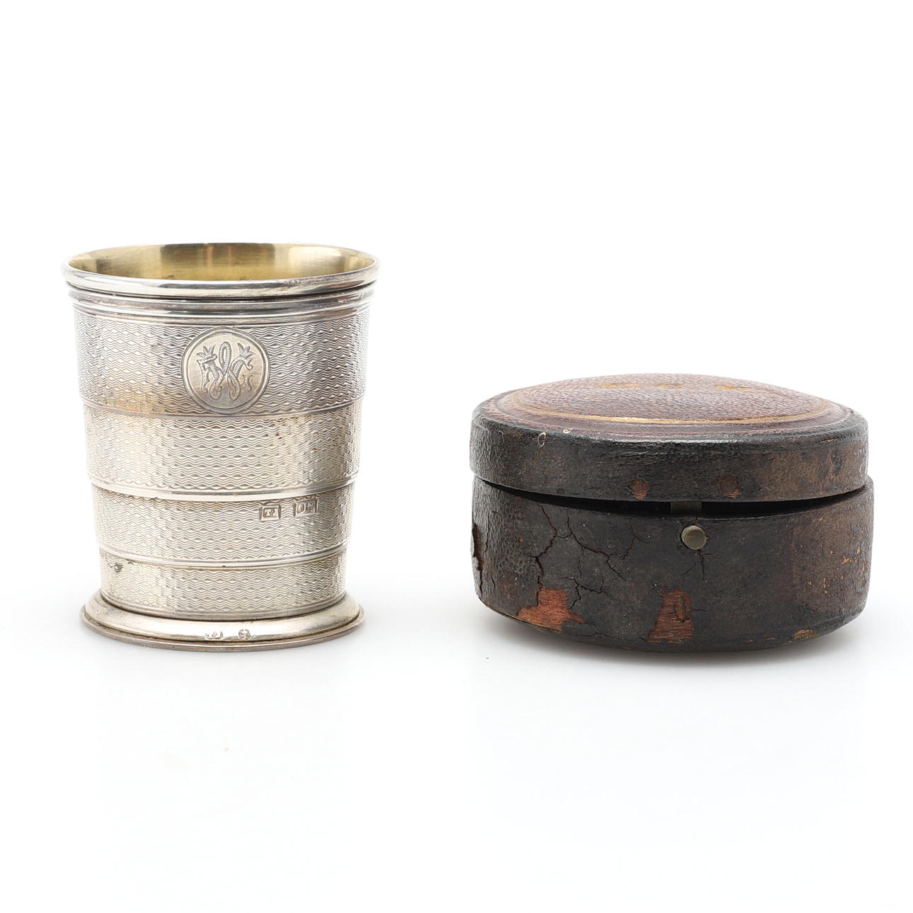 A VICTORIAN SILVER COLLAPSABLE CUP.