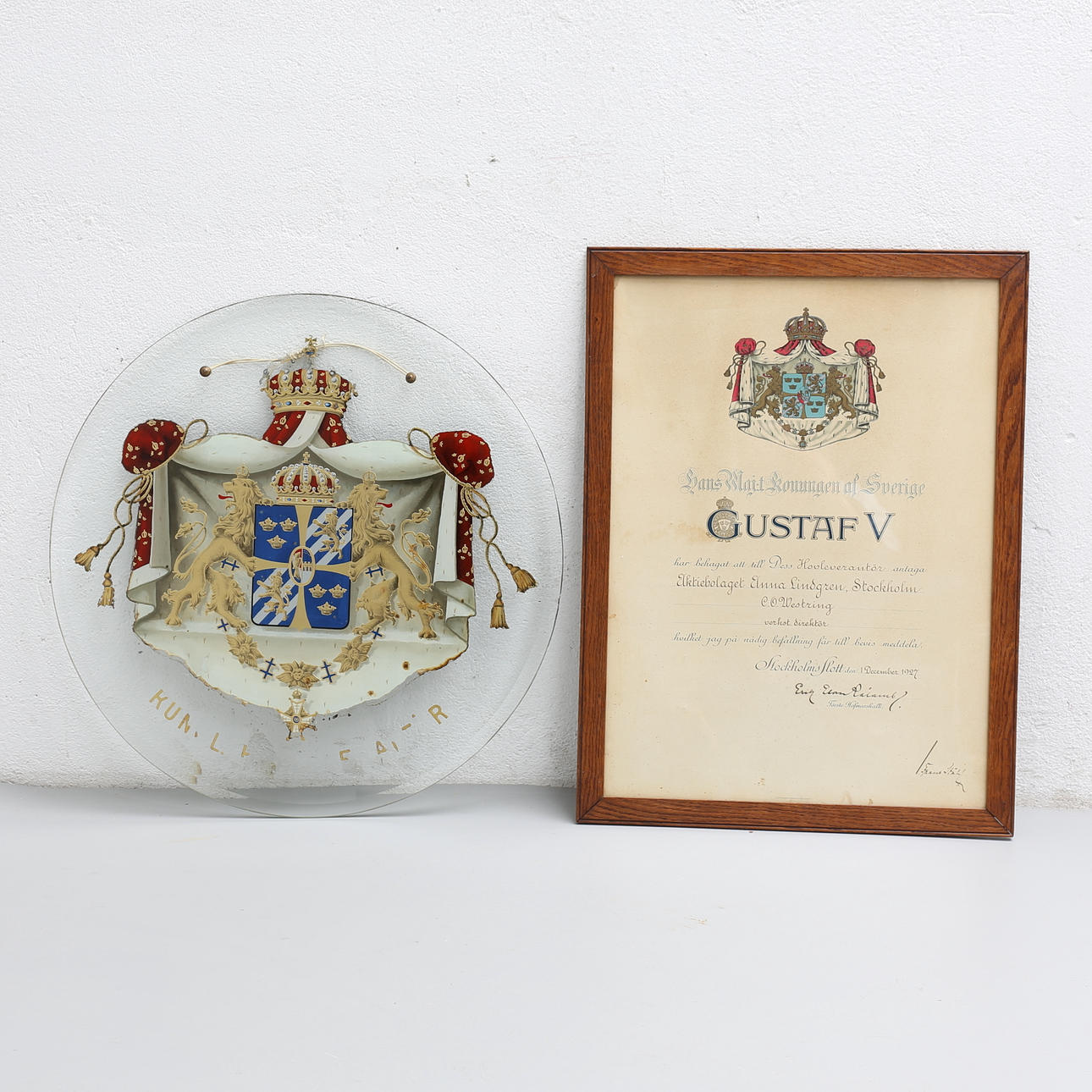 SKYLT, glas, Kunglig Hovleverantör, samt DIPLOM, 1 december 1927.