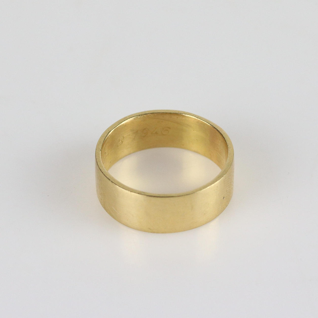 VIGSELRING, herr, guld 18k, vikt 9,3 gr.