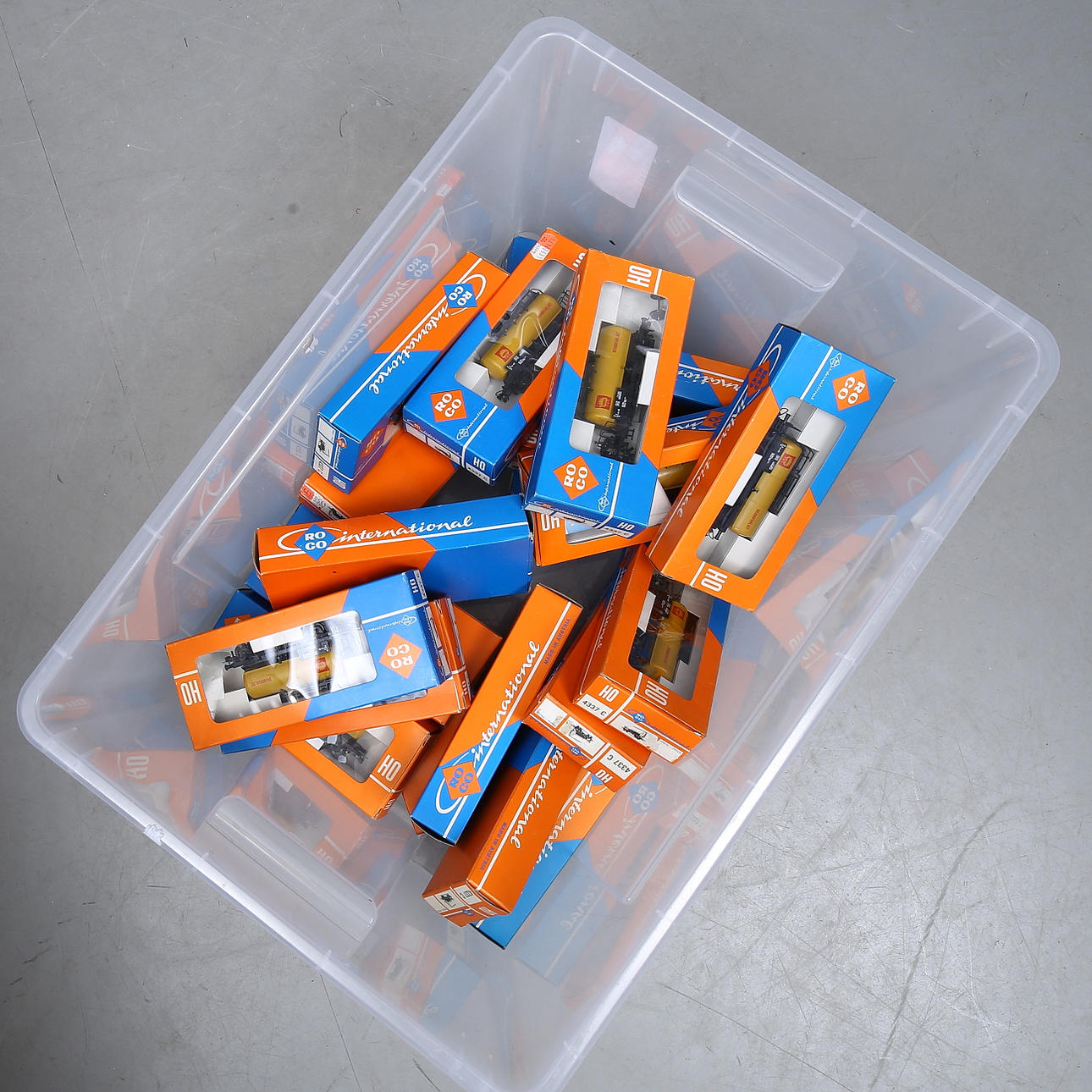 ROCO 4337 C, 20 pcs SHELL tankers, original packaging.