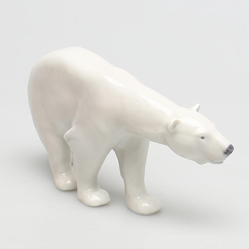 FIGURIN i porslin. Isbjörn. Royal Copenhagen. Denmark.