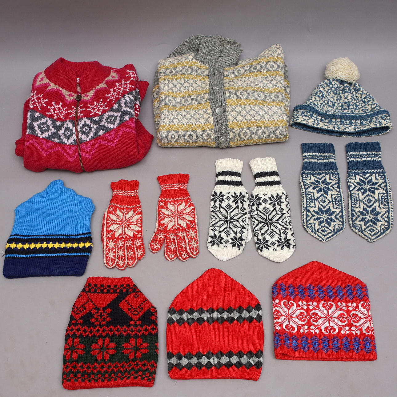 STICKAT, 13 delar, kofta, mössa & vantar.