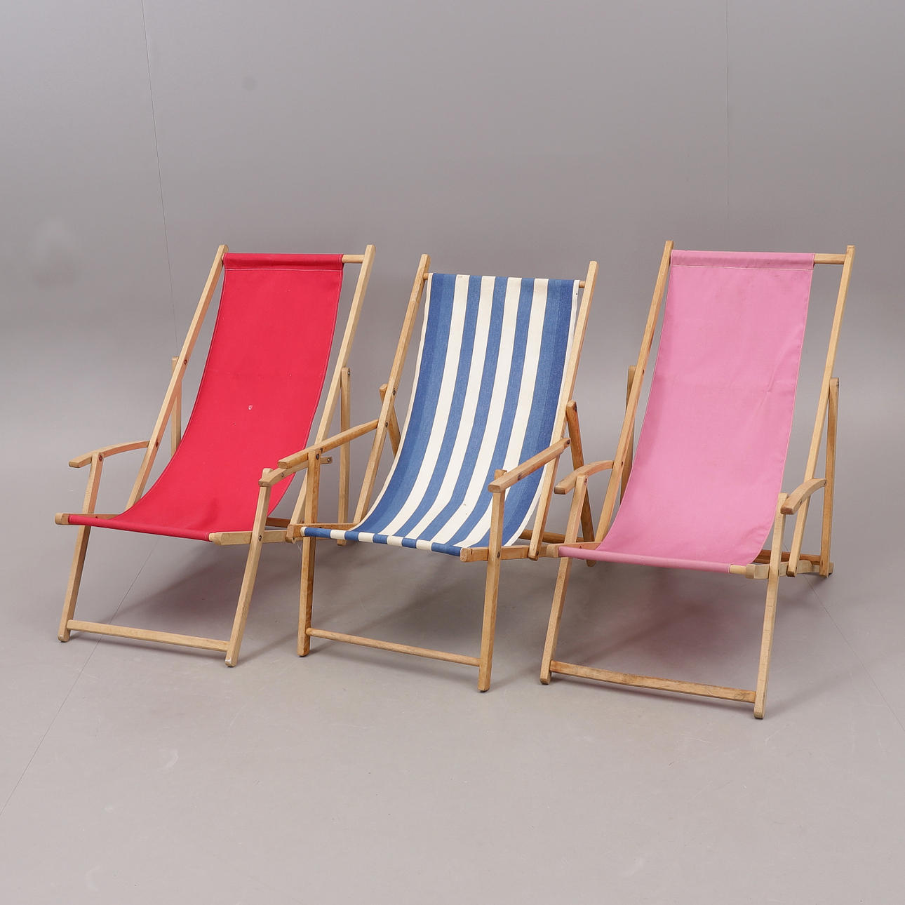 SONNENSTÜHLE, 3 Stück, faltbar, Holz/Stoff, 1900er Jahre.