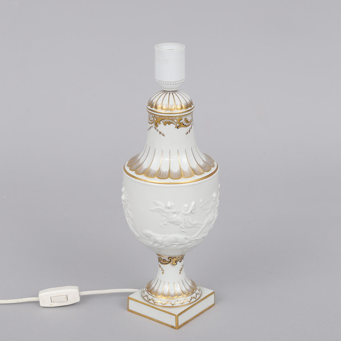 BORDSLAMPA, porslin, Dresden.