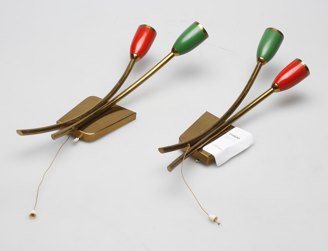 VÄGGLAMPOR, ett par, mässing, 1960-tal.