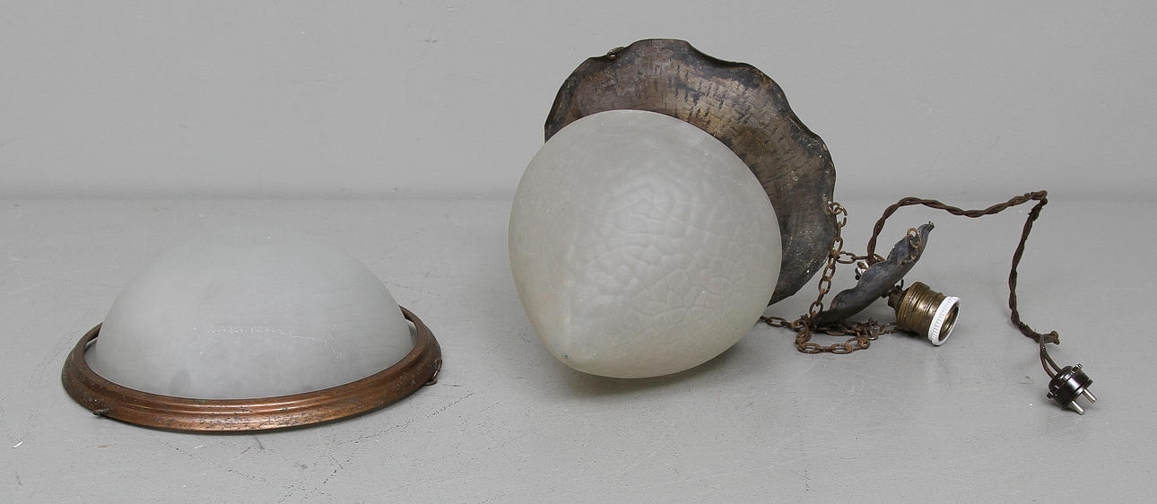 TAKLAMPOR, 2 st, jugend, tidigt 1900-tal, diameter ca. 23-27 cm.