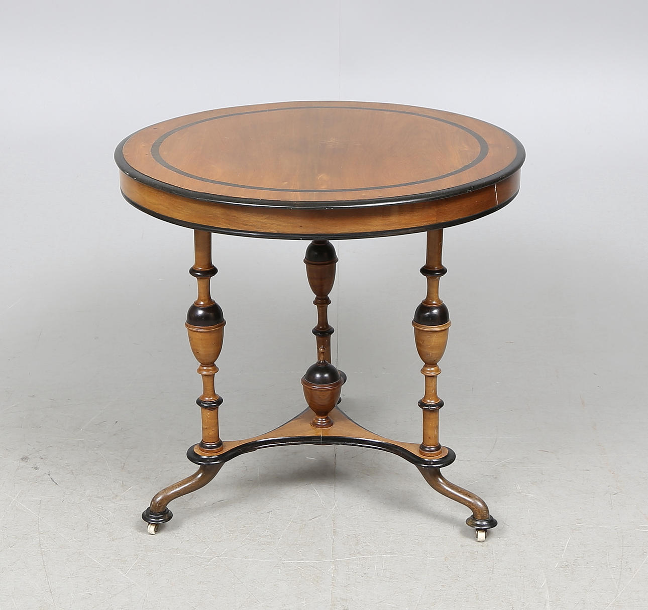 SALONGSBORD, omkring 1900.