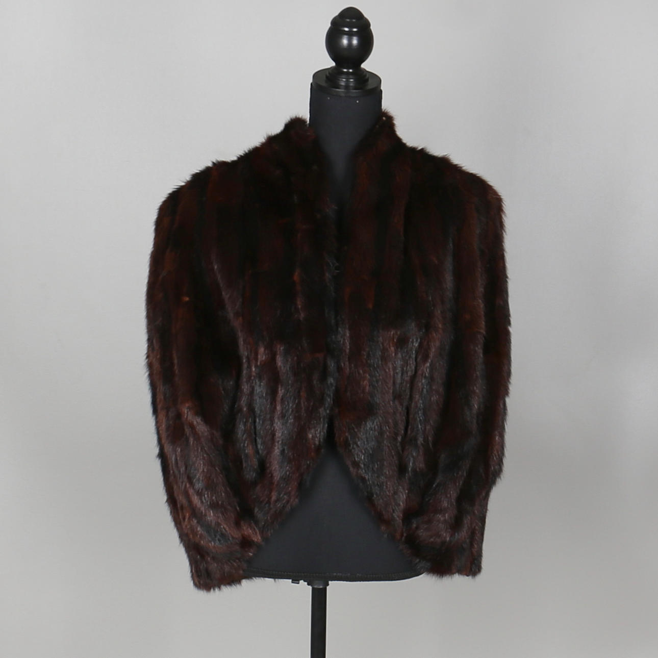 PÄLSCAPE/BOLERO. Storlek ca 36/38.