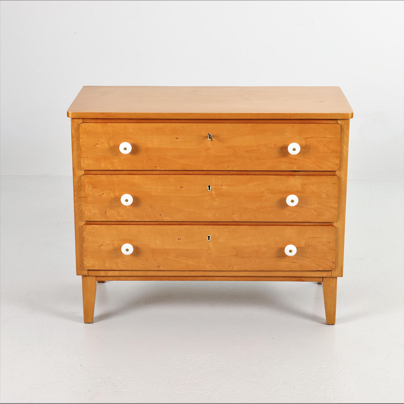 Kommode, elm, "Furusjö Byrån", 1940'erne.