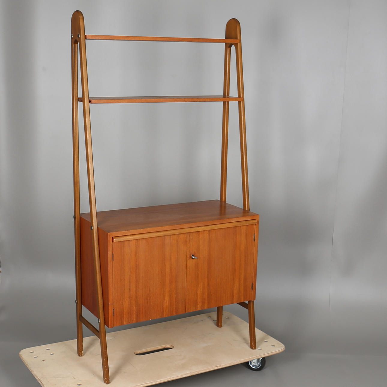 BOKHYLLA i teakfanér. 1960-tal.