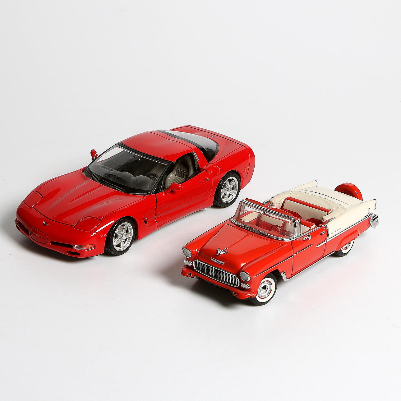 MODELLBILAR, 2 st, bl.a. Chevrolet Bel Air Franklin Mint. 1900-tal.