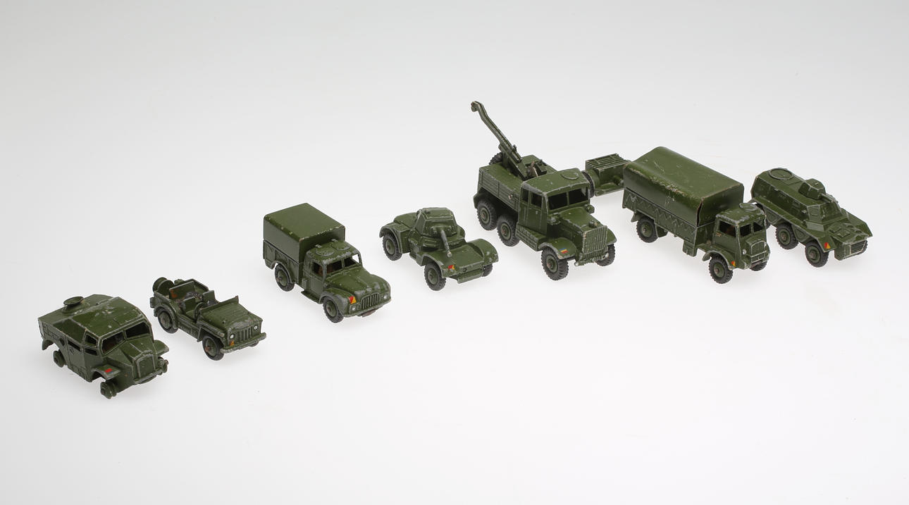 LEKSAKER, Dinky toys, plåt, 8 st.