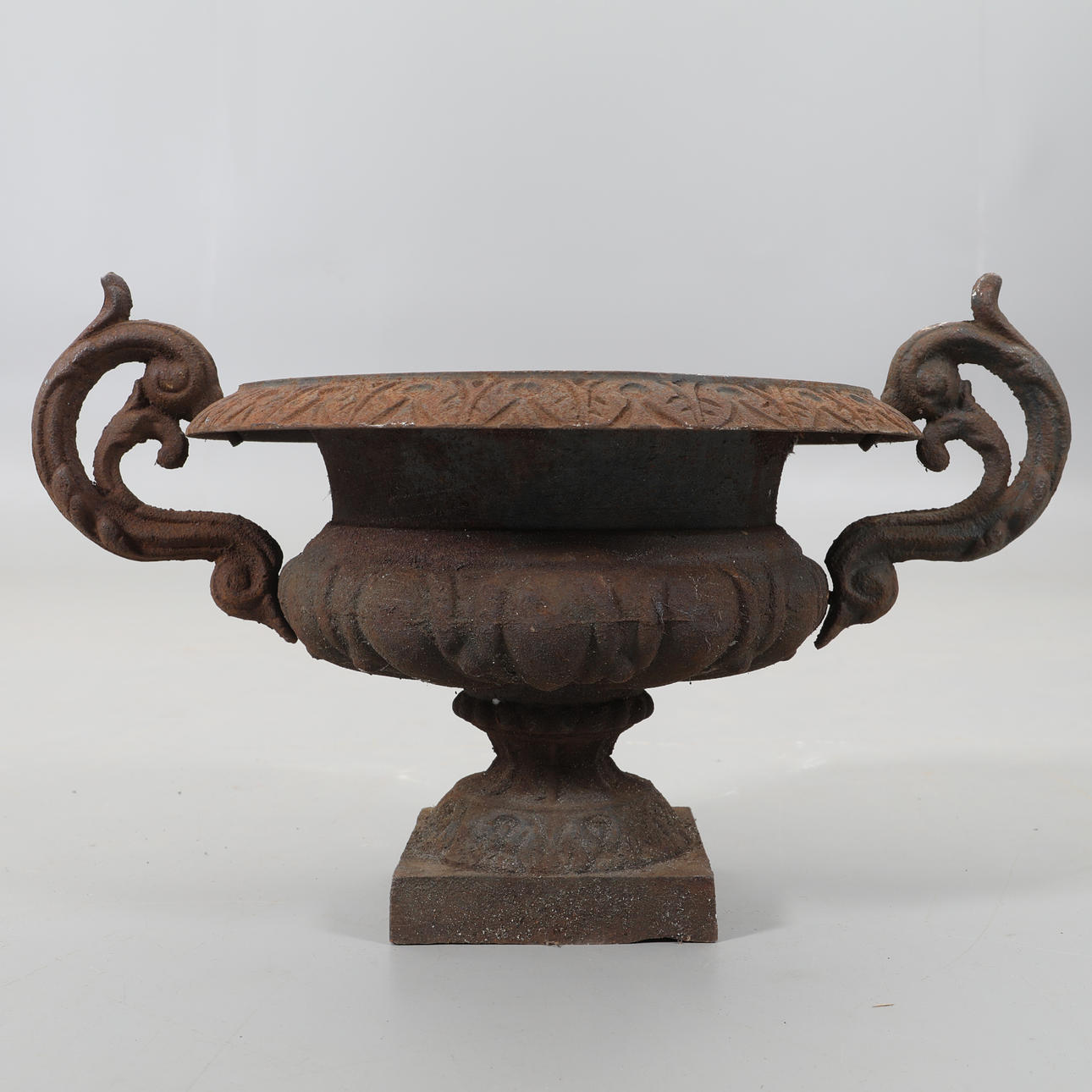 TRÄDGÅRDSURNA gjutjärn.