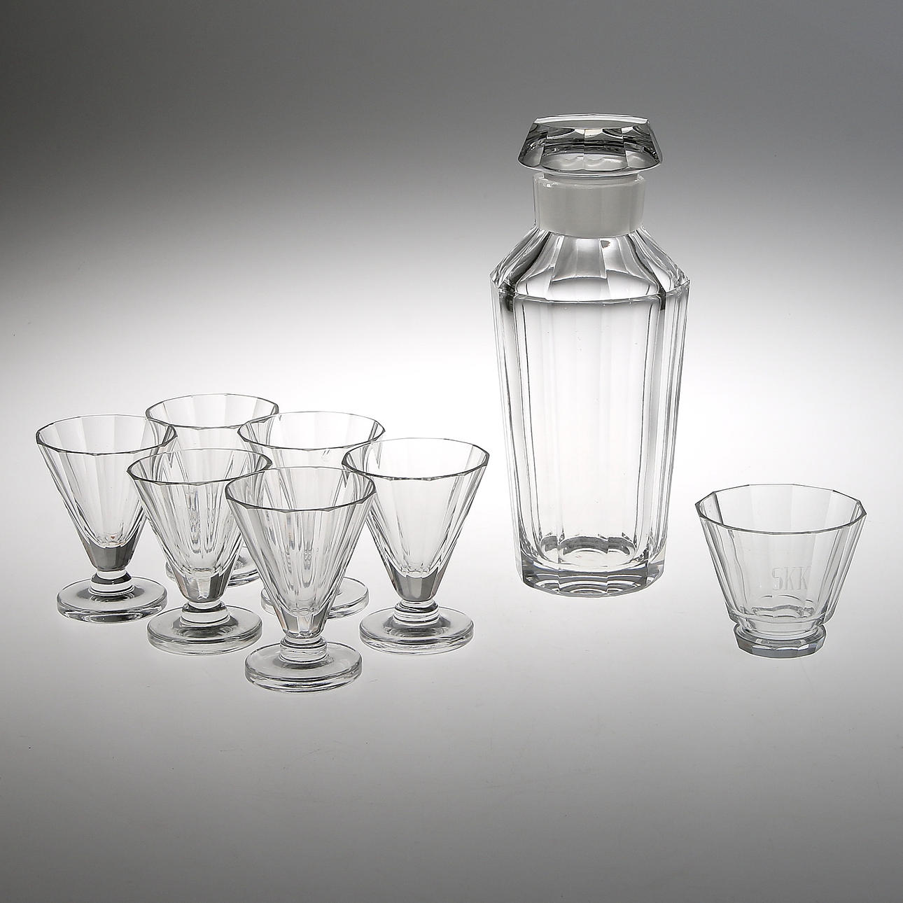 KARAFF samt STARKVINSGLAS, 7 delar, kristall, "Karlberg", Elis Bergh, Kosta.