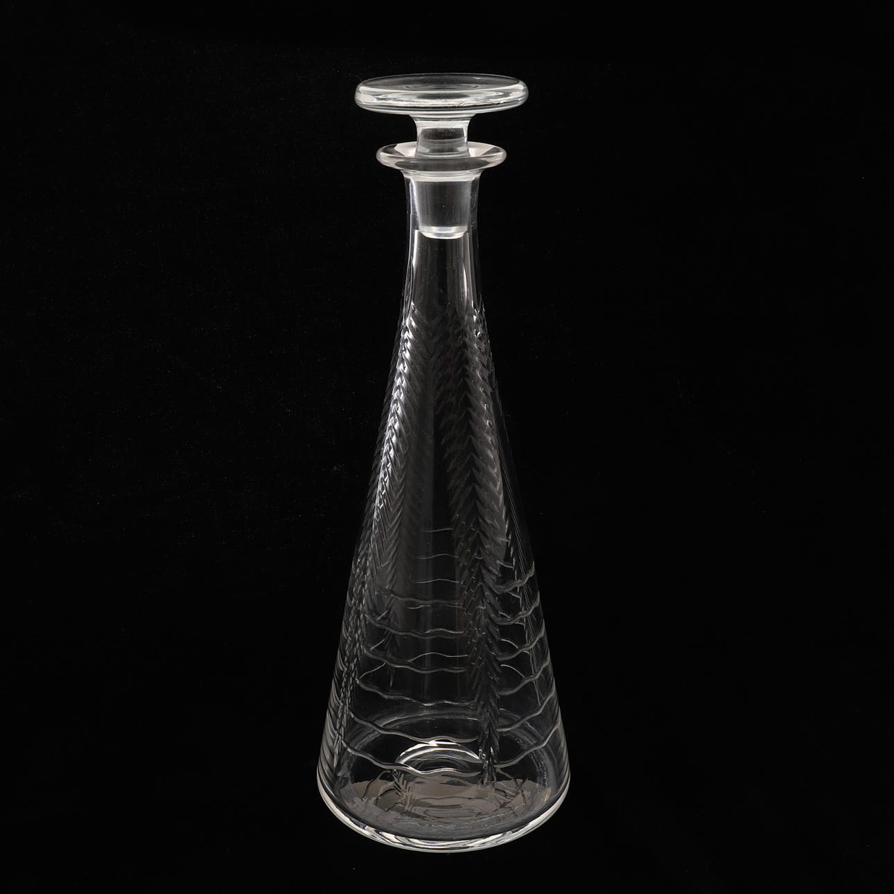 A WHITEFRIARS GLASS DECANTER, CIRCA 1950'S.