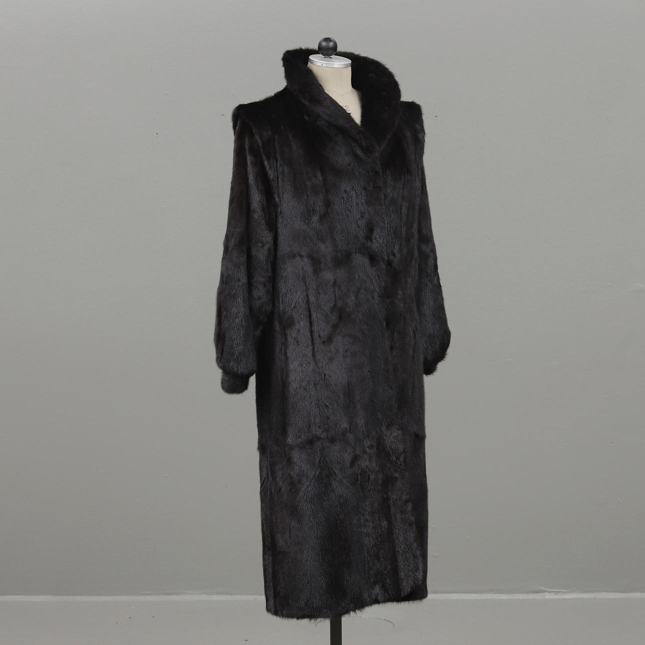 MINK FUR, black Saga mink, size medium.