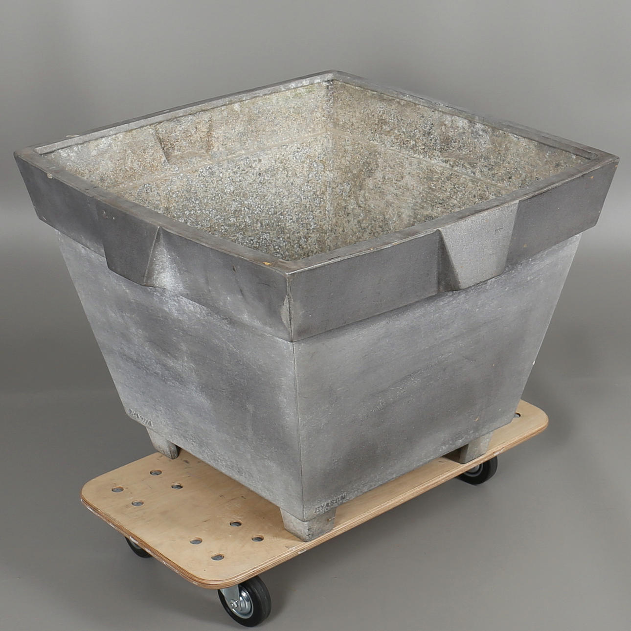 VÄXTKÄRL. "Karl" Rå aluminium. Björn Alge. Byarum.