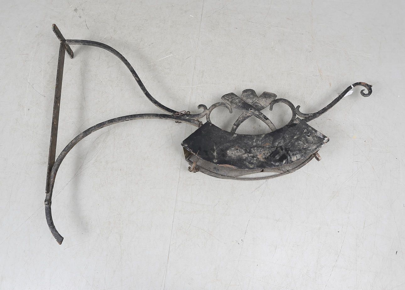 SKYLTHÅLLARE, Smide, 1800/1900-tal.