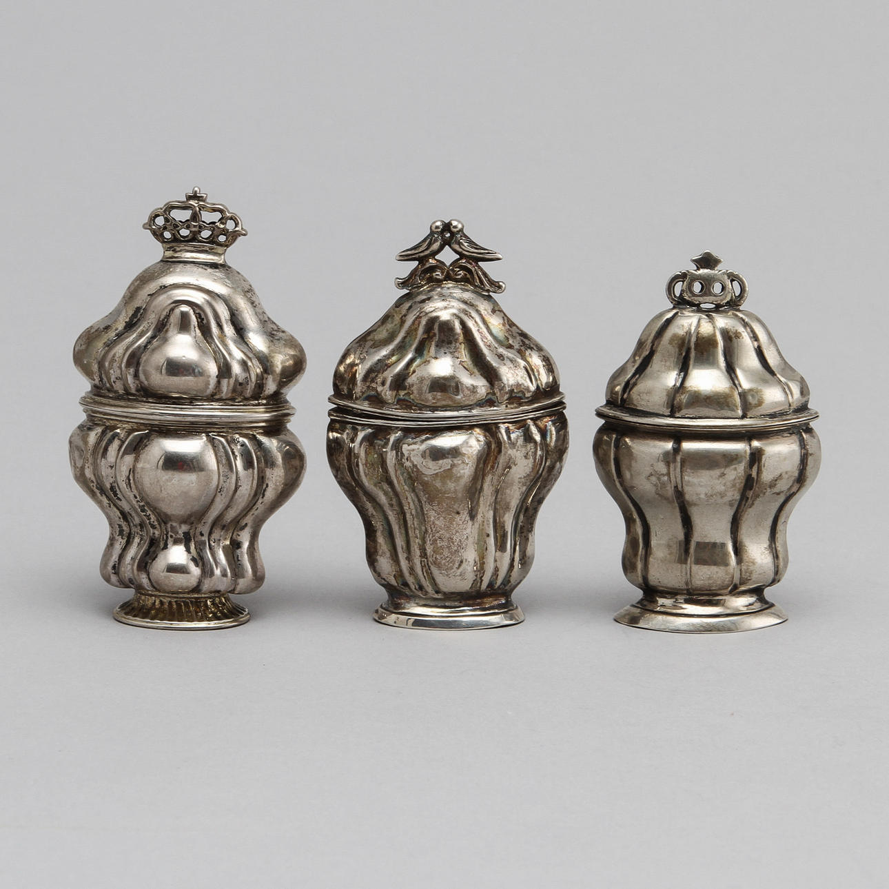 LUKTDOSOR, 3 st, silver, bl a Erik Holmberg, Malmö. Vikt 70 gram.