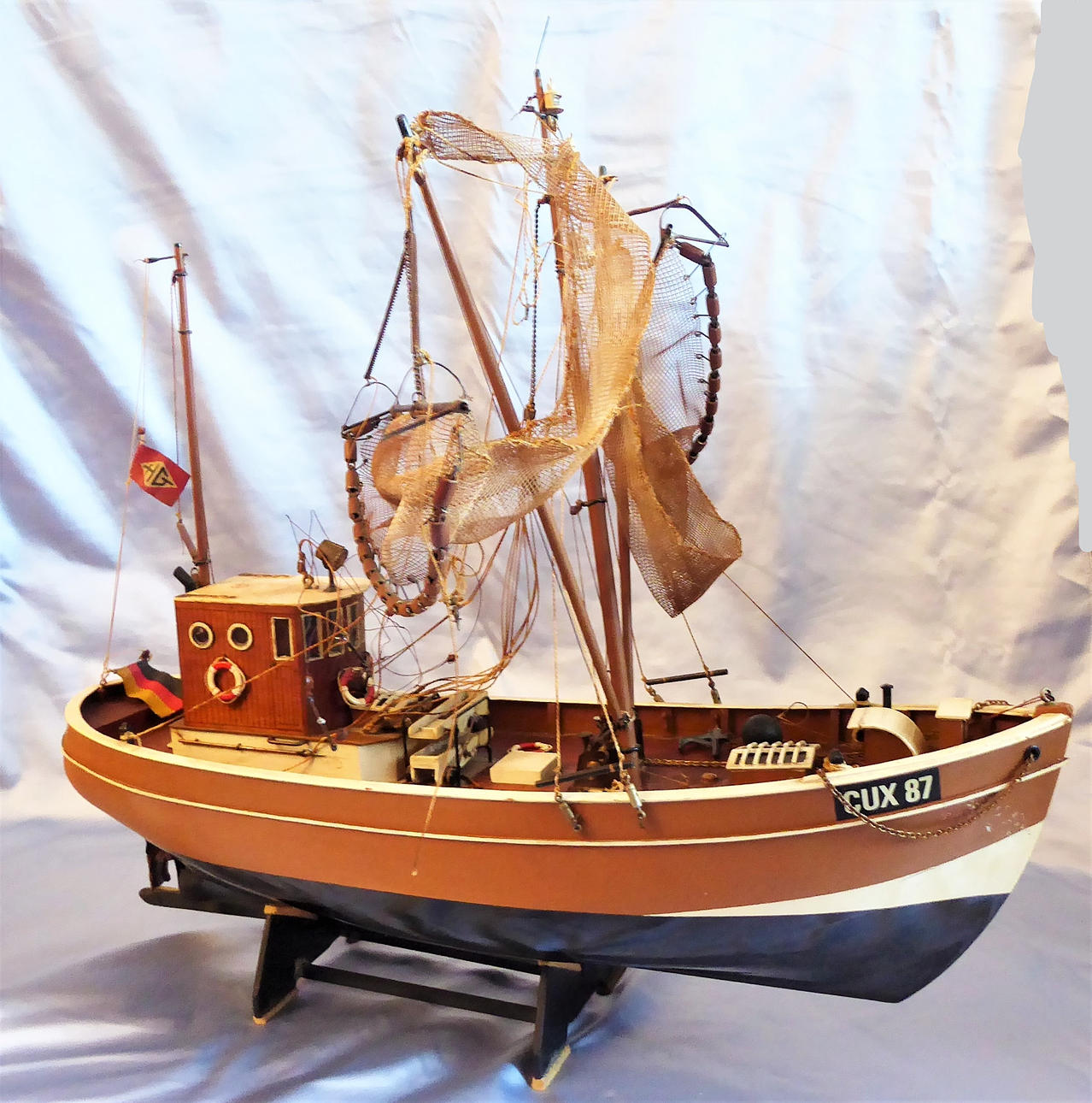 SEESTERN FISCHER SEGELBOOT, Holzmodell, um 1980.