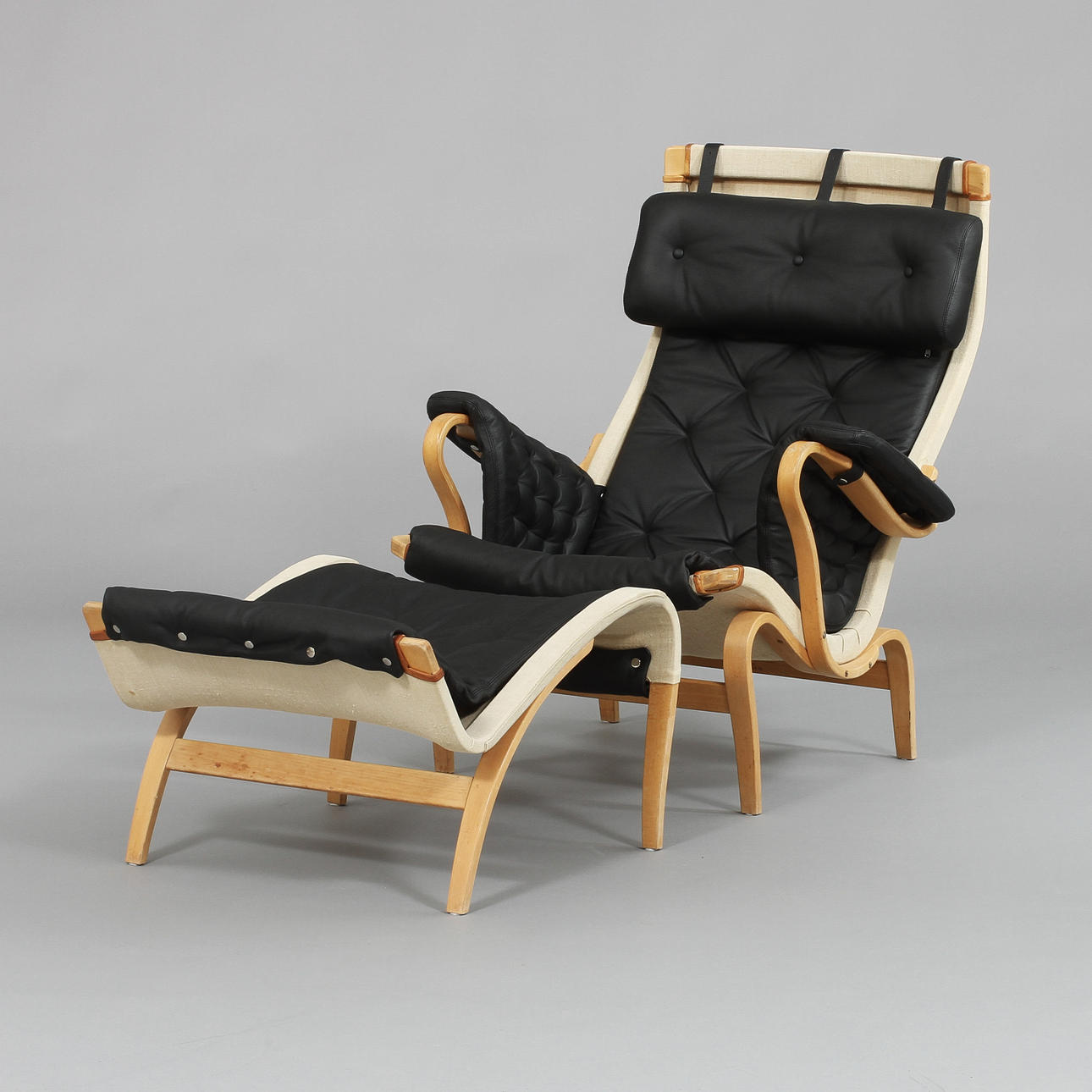 FÅTÖLJ med FOTPALL, "Pernilla" Bruno Mathsson.