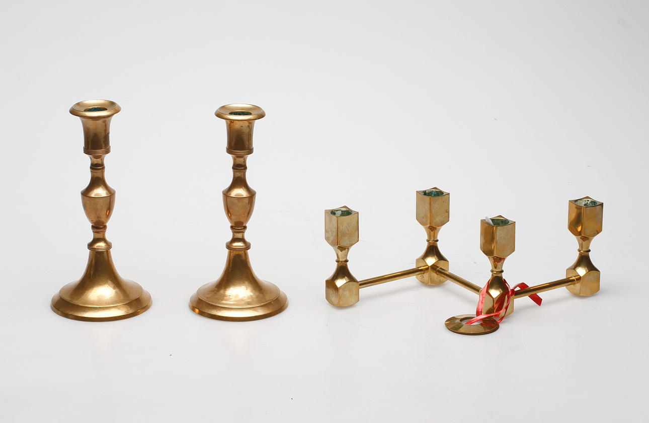 LJUSSTAKAR, 2 +1 st. Mässing. Bland annat Gusum.