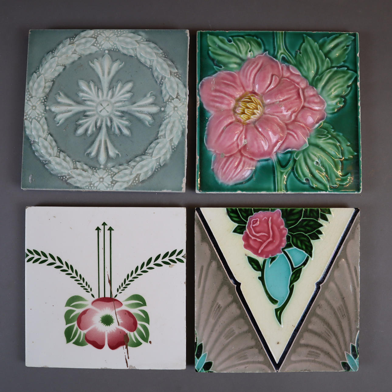 - JUGENDSTIL- KACHELN, 4 Stück, Keramik.