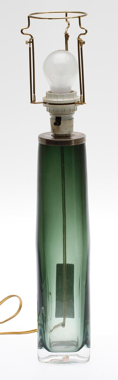 BORDSLAMPA, glas, Carl Fagerlund, Orrefors, 1900-talets andra hälft, signerad.