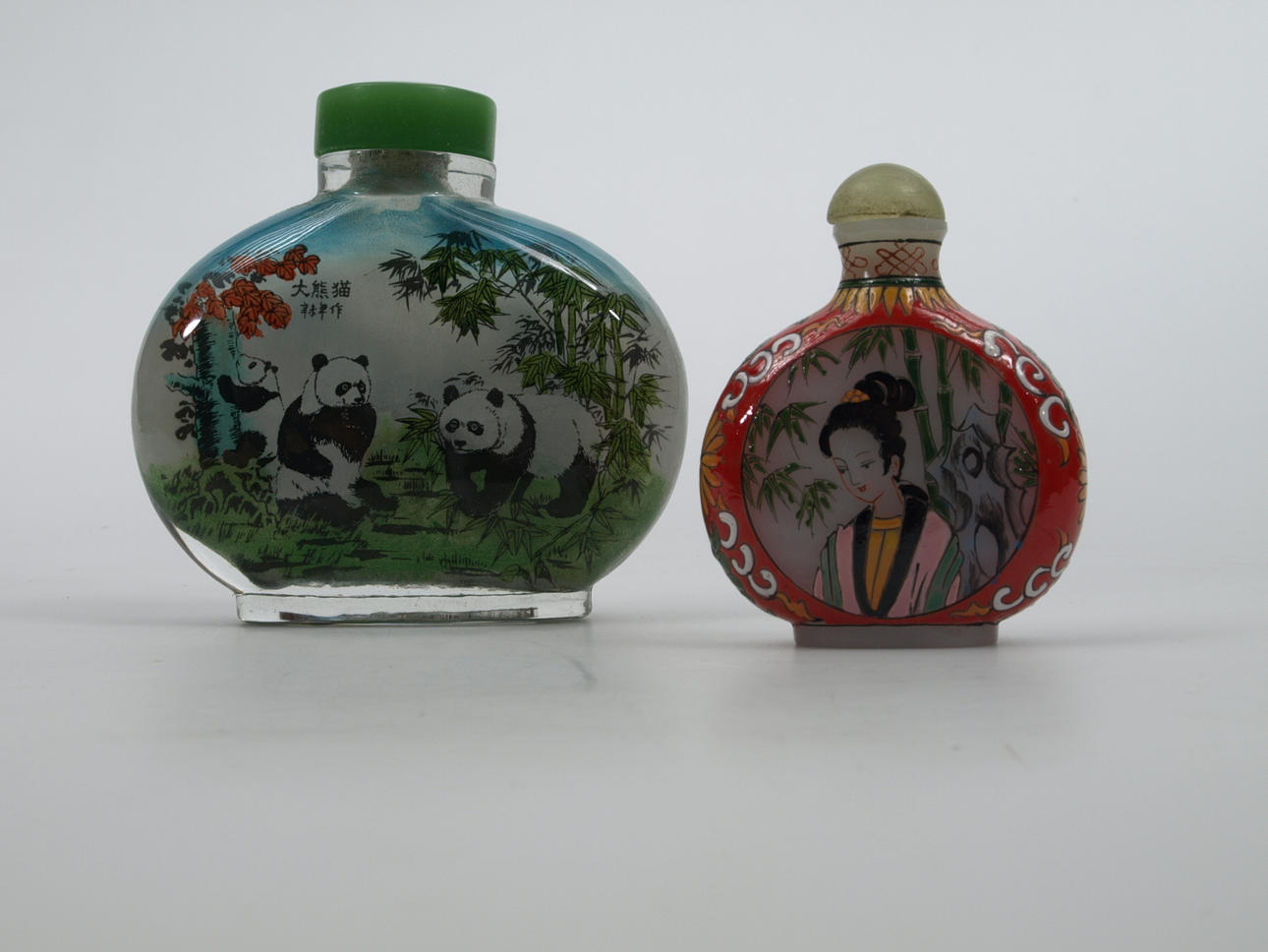 SNUSFLASKOR, glas, 2 stycken, 1900-tal, Kina, signerade.