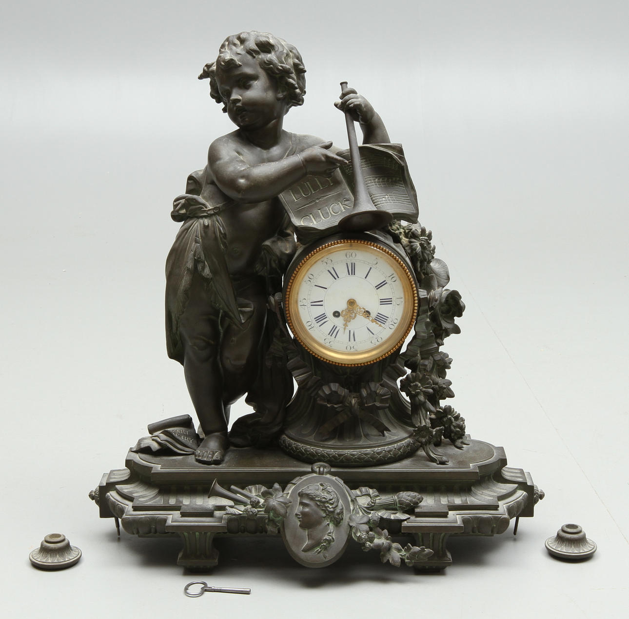 BORDSPENDYL, patinerad metall, 1800-tal.