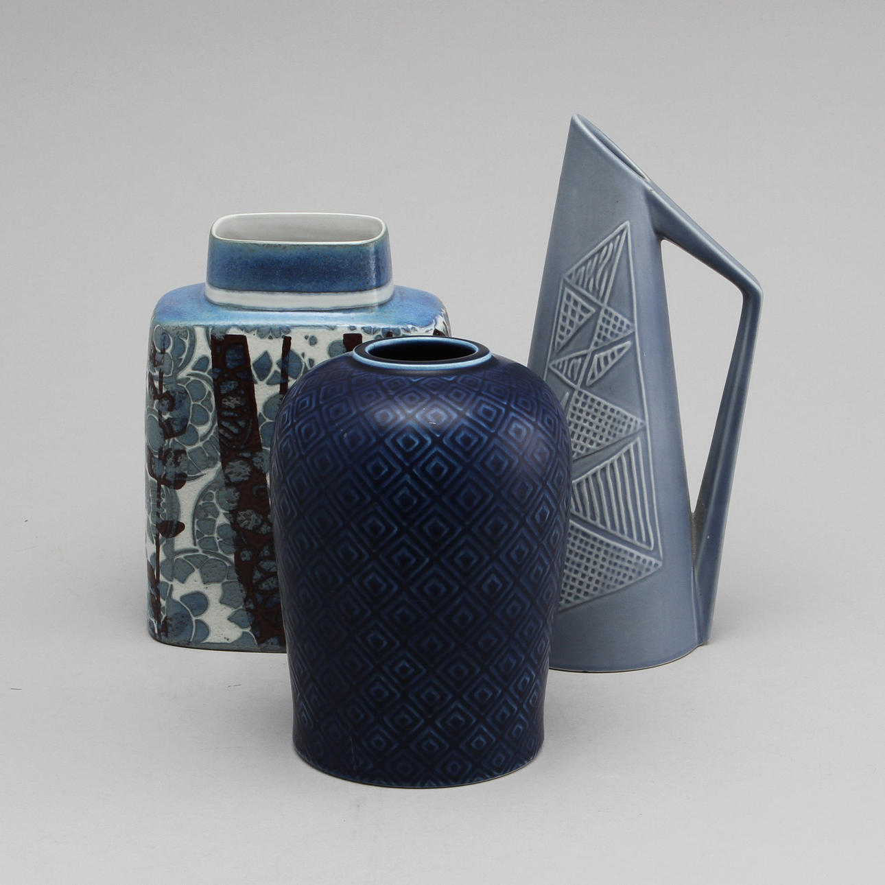 VASER, 2 st, samt kanna, keramik, Nils Thorson samt Söholm.