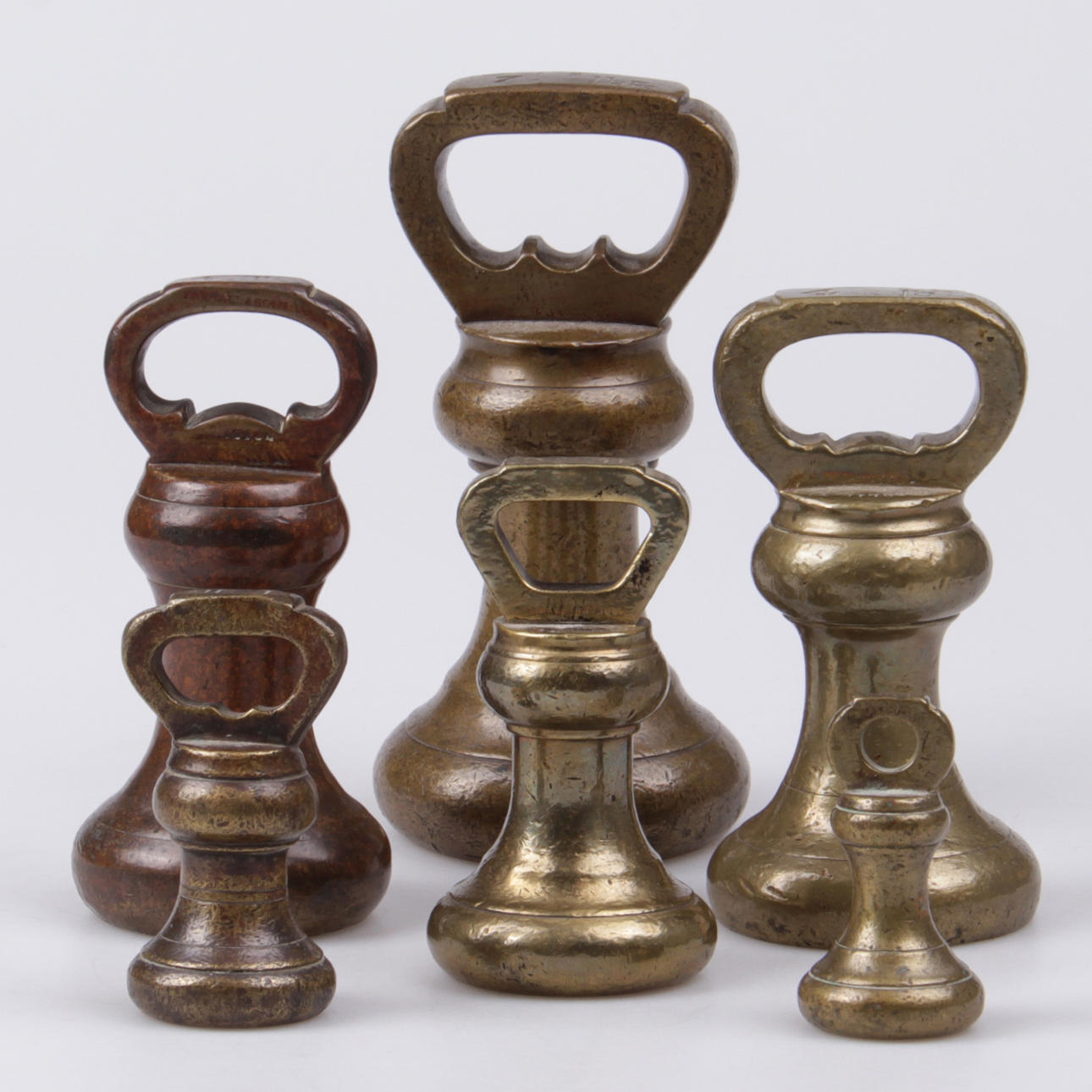 VIKTER, 6 st. Mässing, England, omkring sekelskiftet 1900.