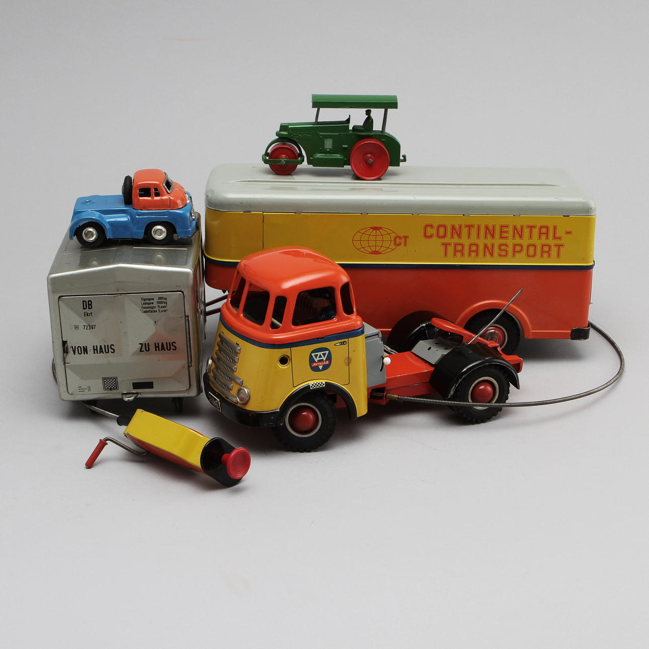 PLÅTLEKSAKER, 4 st, 1900-tal.