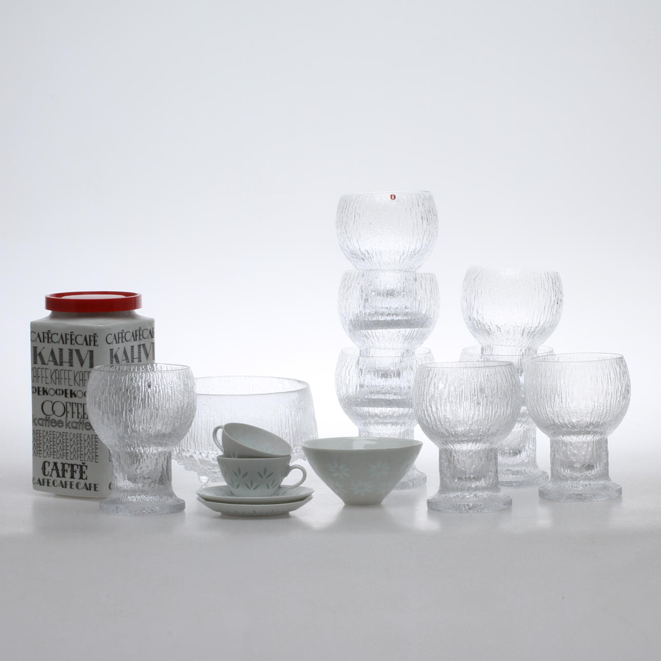 PARTI GLAS OCH PORSLIN, 13 delar, Iittala, Arabia, 1900-tal.