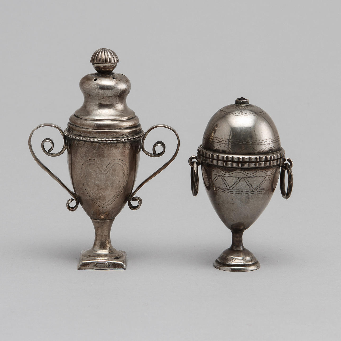 LUKTDOSOR, 2 st, silver, troligtvis Danmark, "Hovedvandsaeg" 1800-tal, 50, 8 gram.