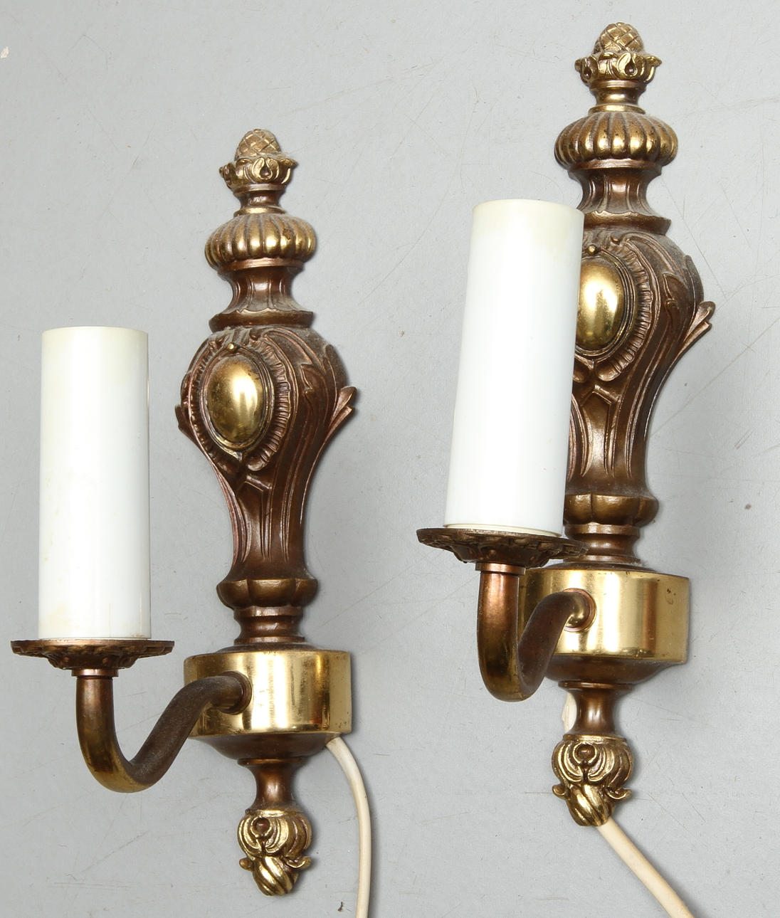 BORDSLAMPA samt VÄGGLAMPETTER 2 par, 1900-tal.