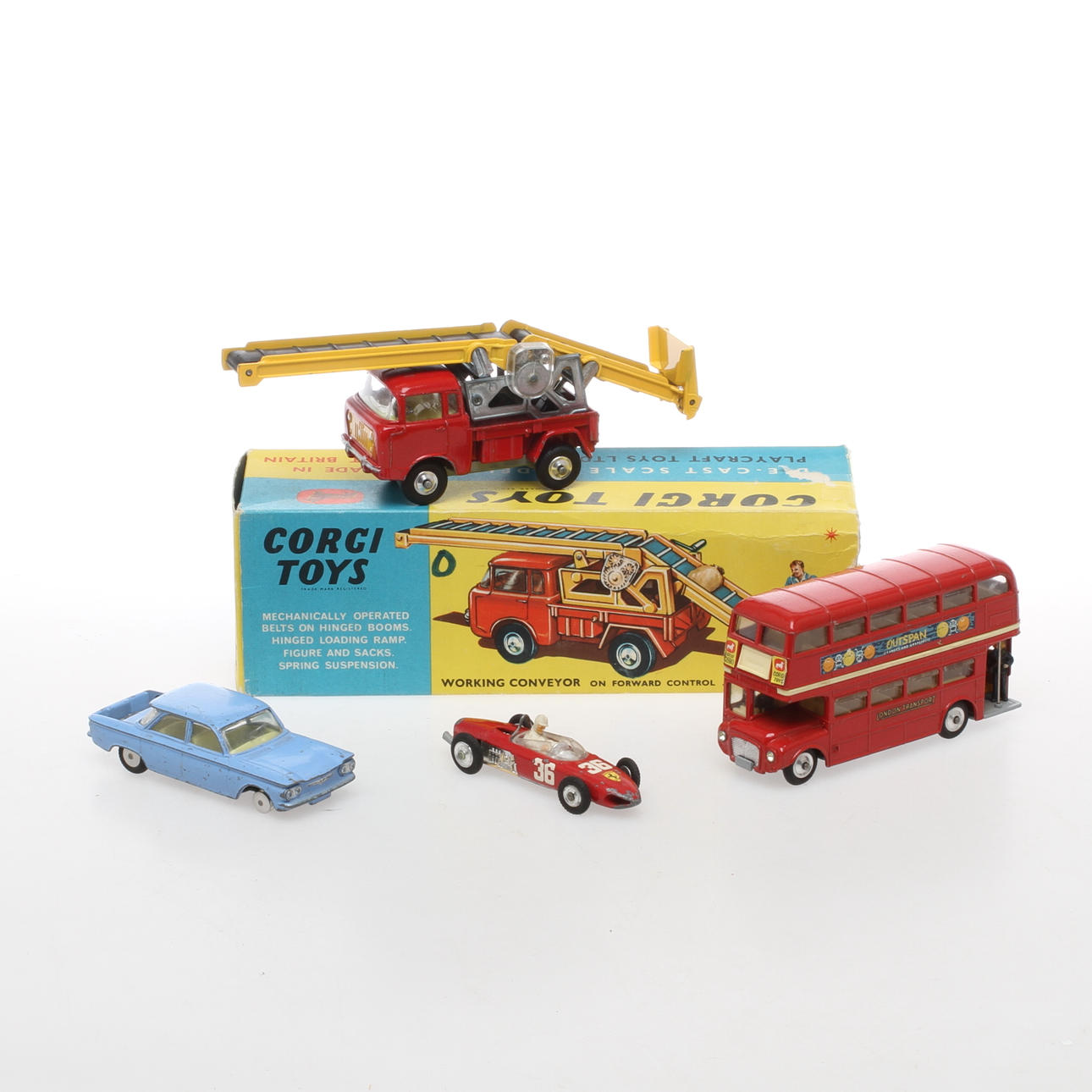 CORGI TOYS 64 JEEP i originalkartong och 3 andra bilar.
