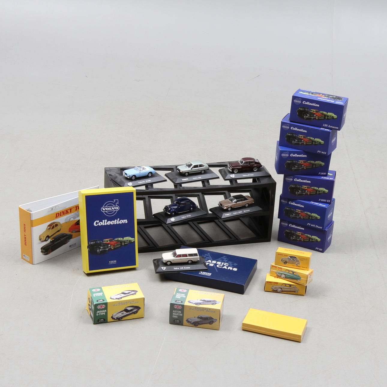 ATLAS EDITION 12 stycken olika VOLVO-modeller och 5 stycken övriga. Delvis originalkartonger.