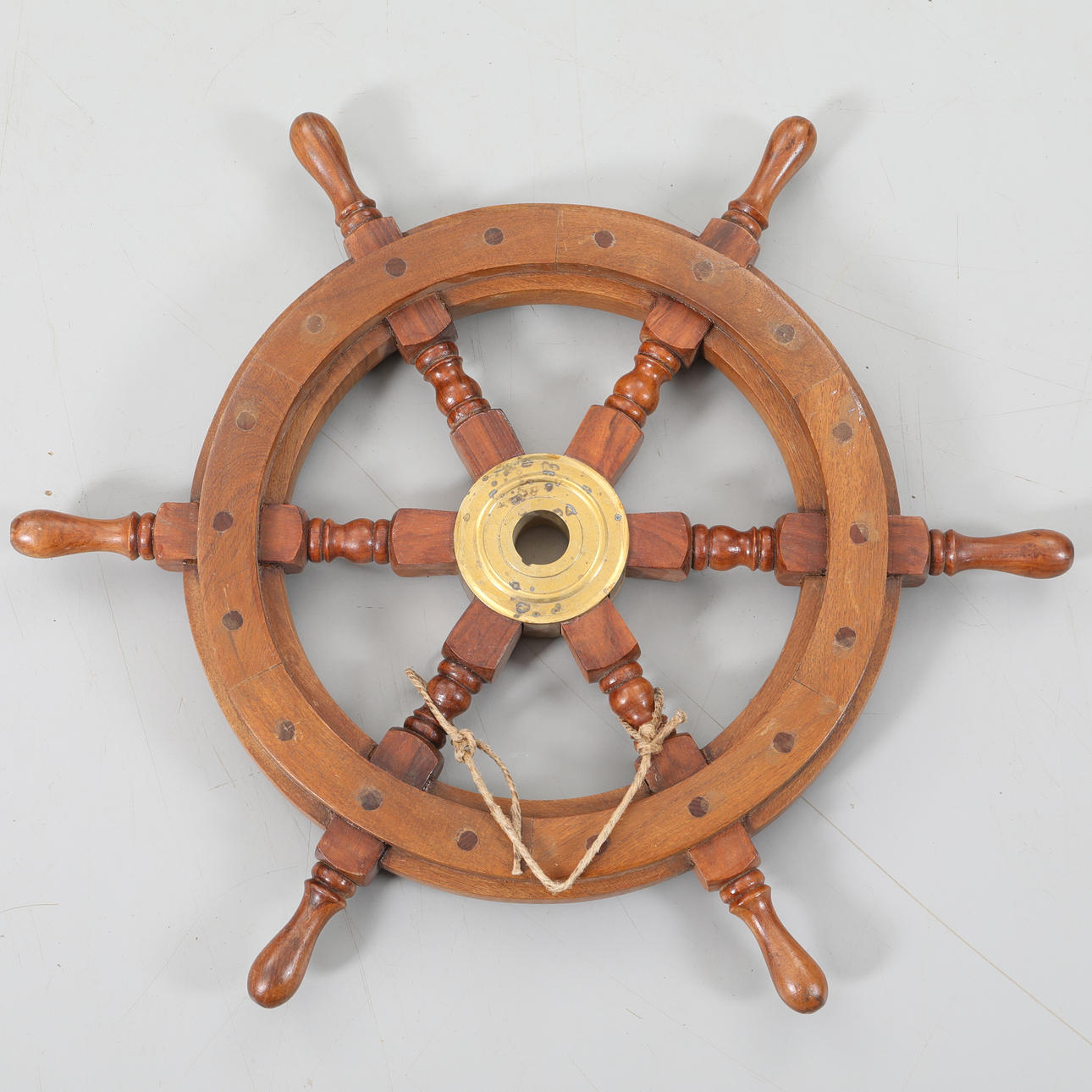 BÅTRATT, trä, mässing, samtida.