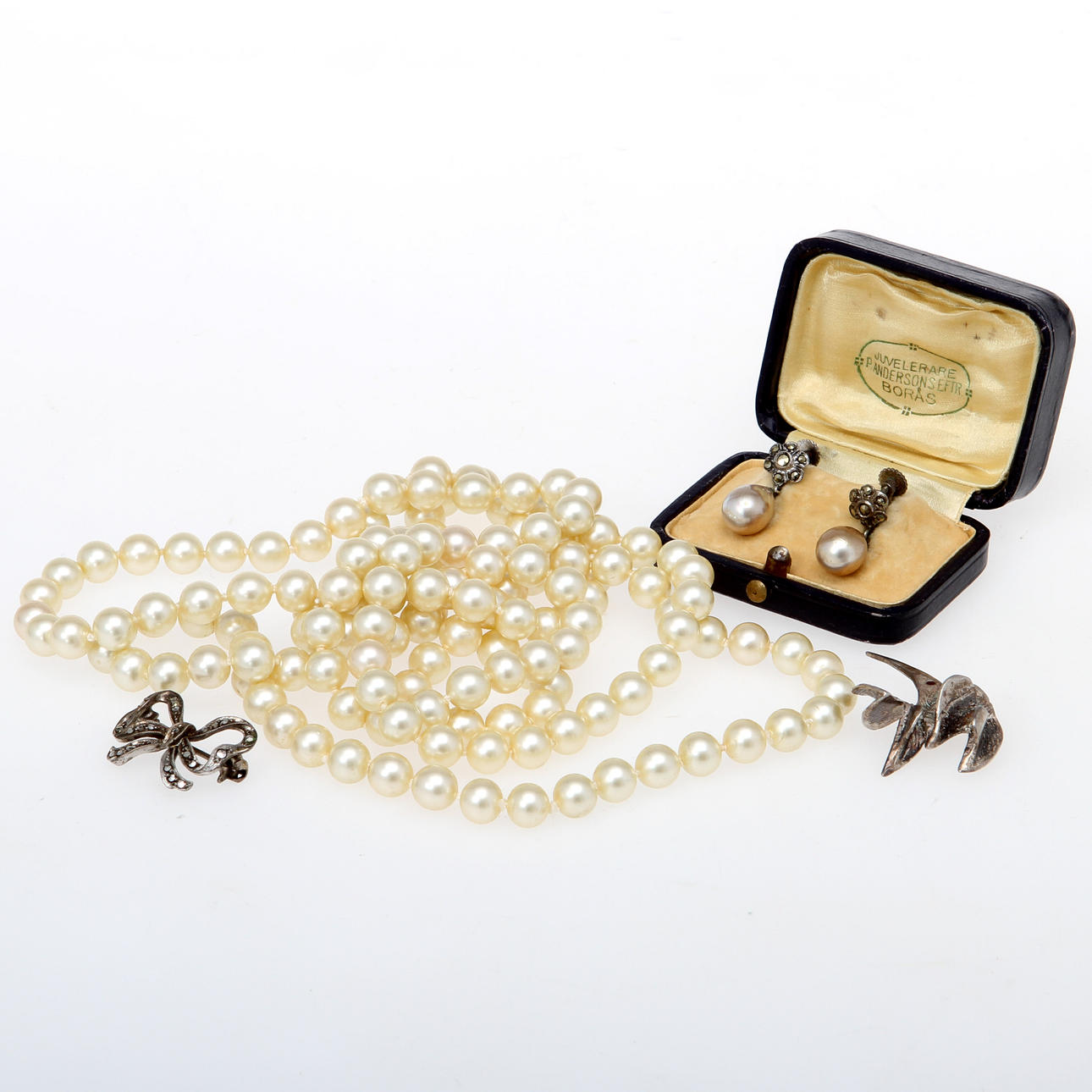 BIJOUTERIER, 4 delar, delvis silver.