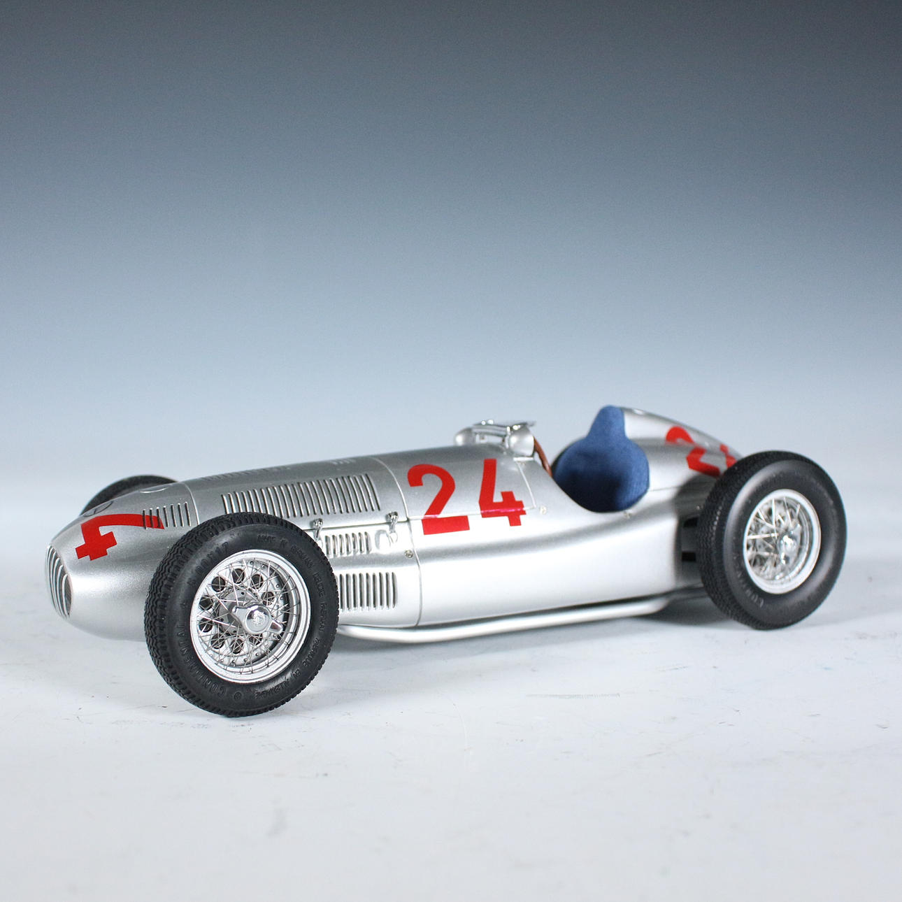 CMC. 'Mercedes Benz W165 #24 Tripoli GP 1939 Rudolf Caracciola', 1