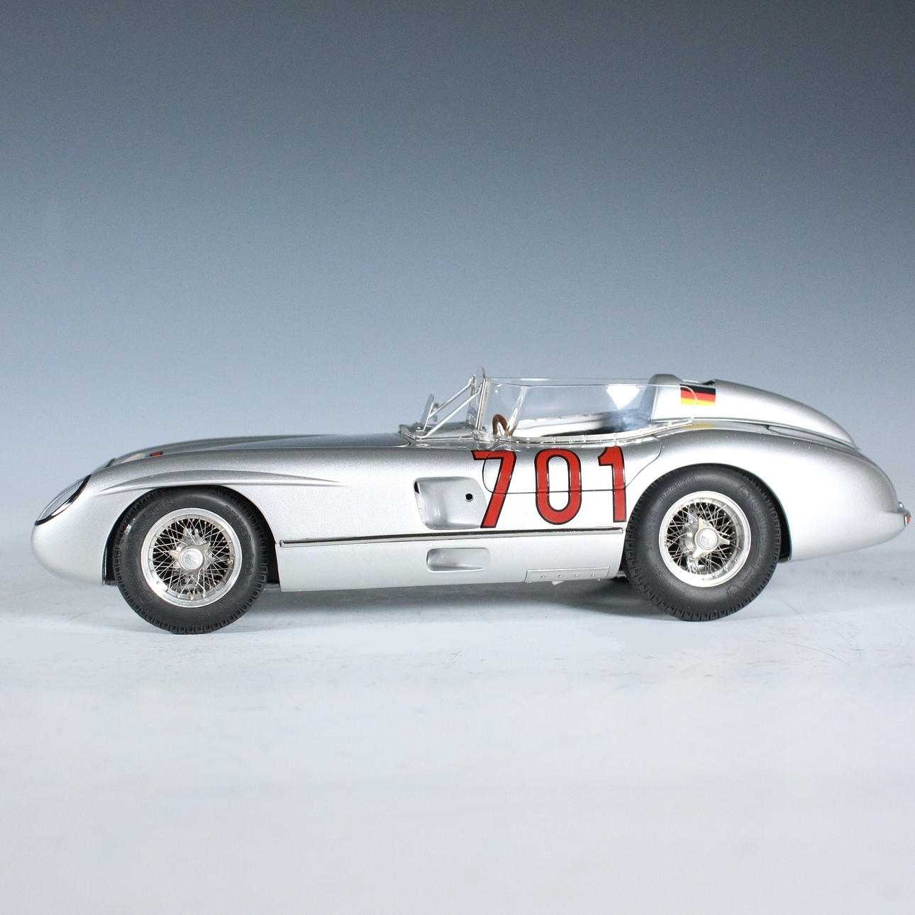 CMC. 'Mercedes-Benz 300 SLR - Mille Miglia - 1955 # 701 Kling