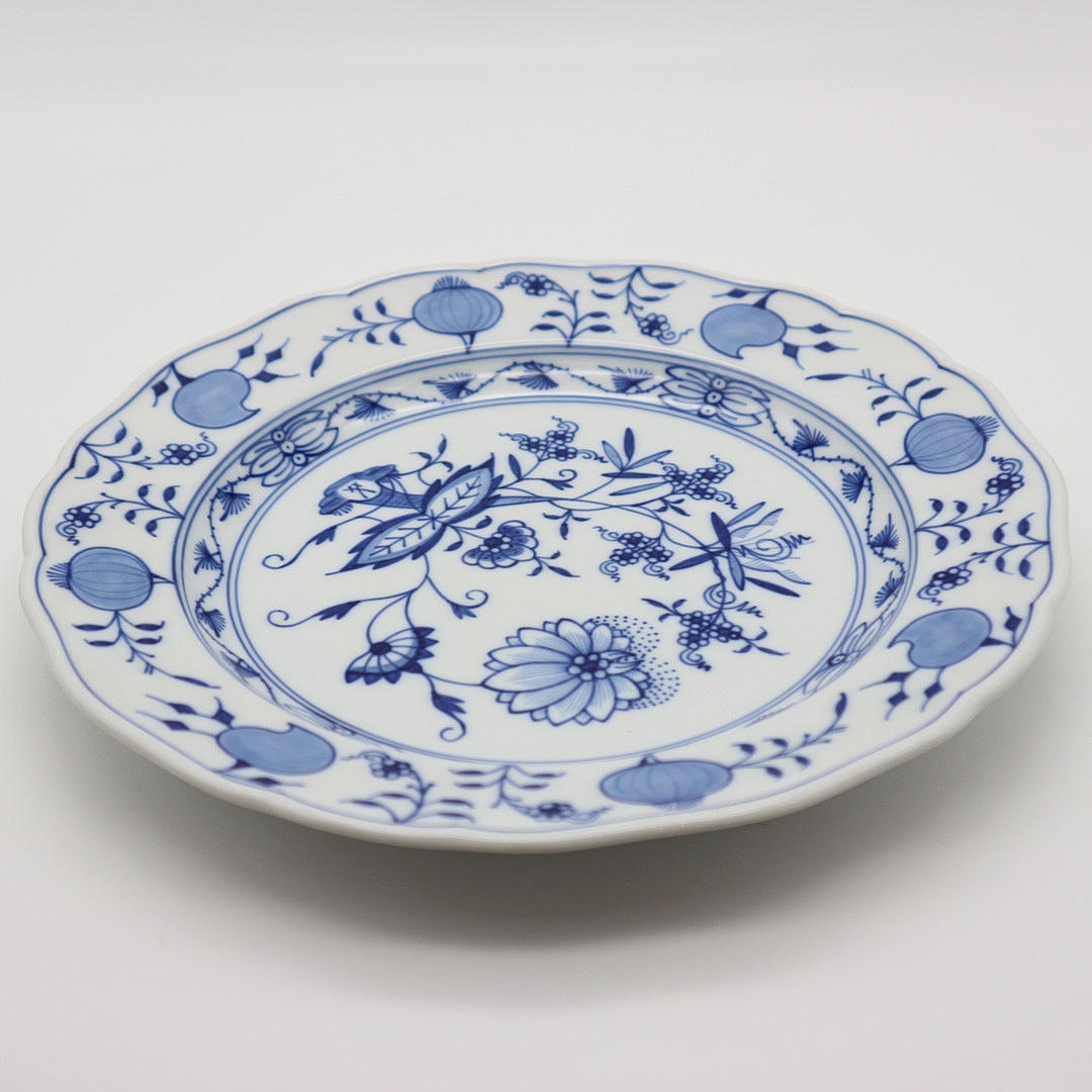 MEISSEN DINNER ROYAL PORCELAIN - ONION PATTERN - 1. CHOICE.