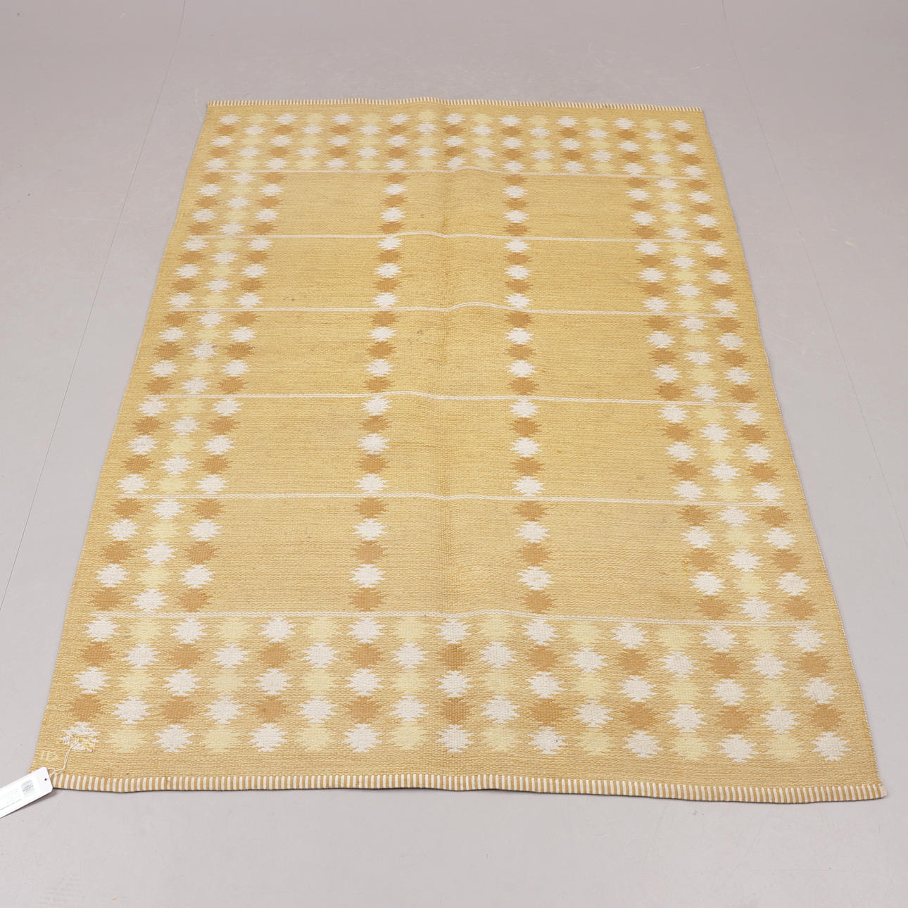 INGRID DESSAU. carpet, fitted sheet, signed.