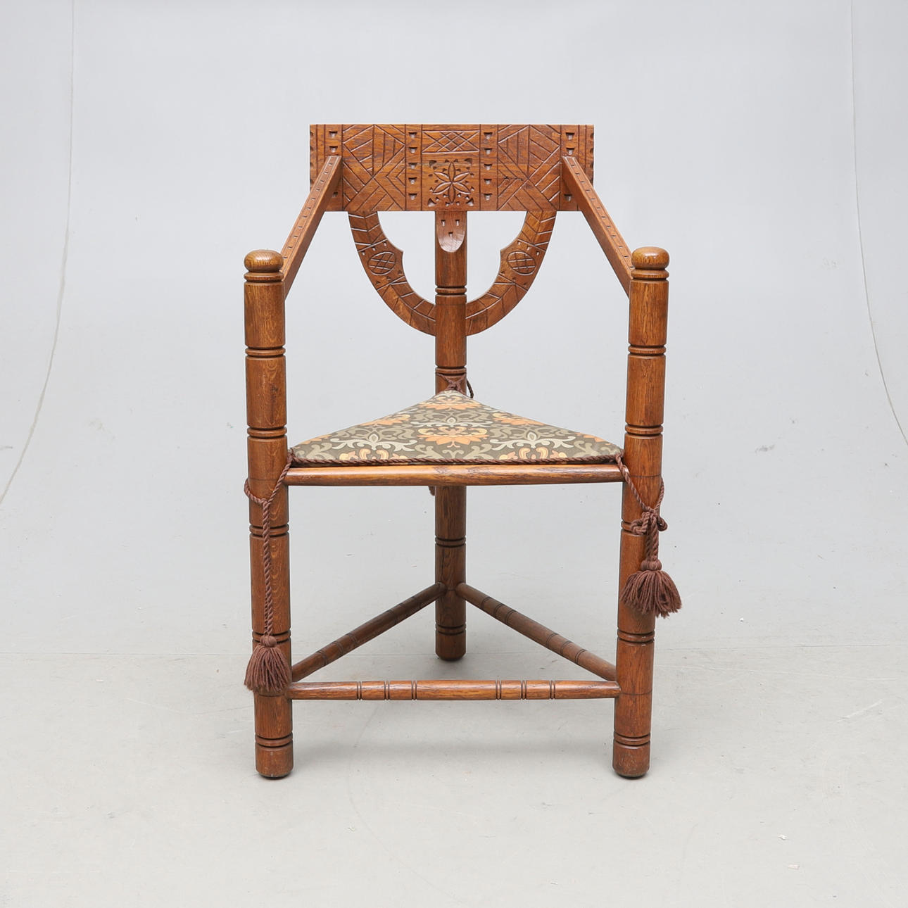 MUNKSTOL, 1900-talets första hälft.