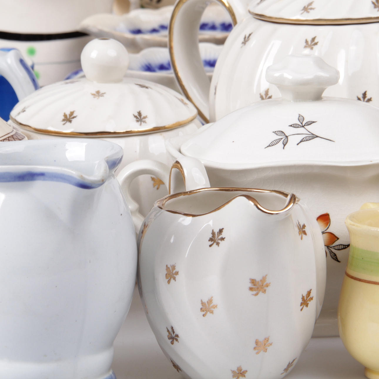 TEKANNA, gräddkannor samt sockerskålar, 20 delar, Gefle, 1900-tal.