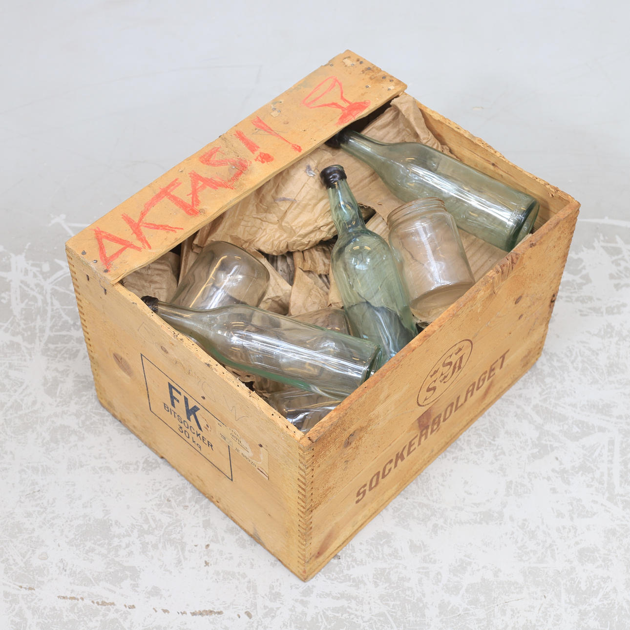 FLASKOR & BURKAR, 15 st, glas, 1900-talets först hälft.