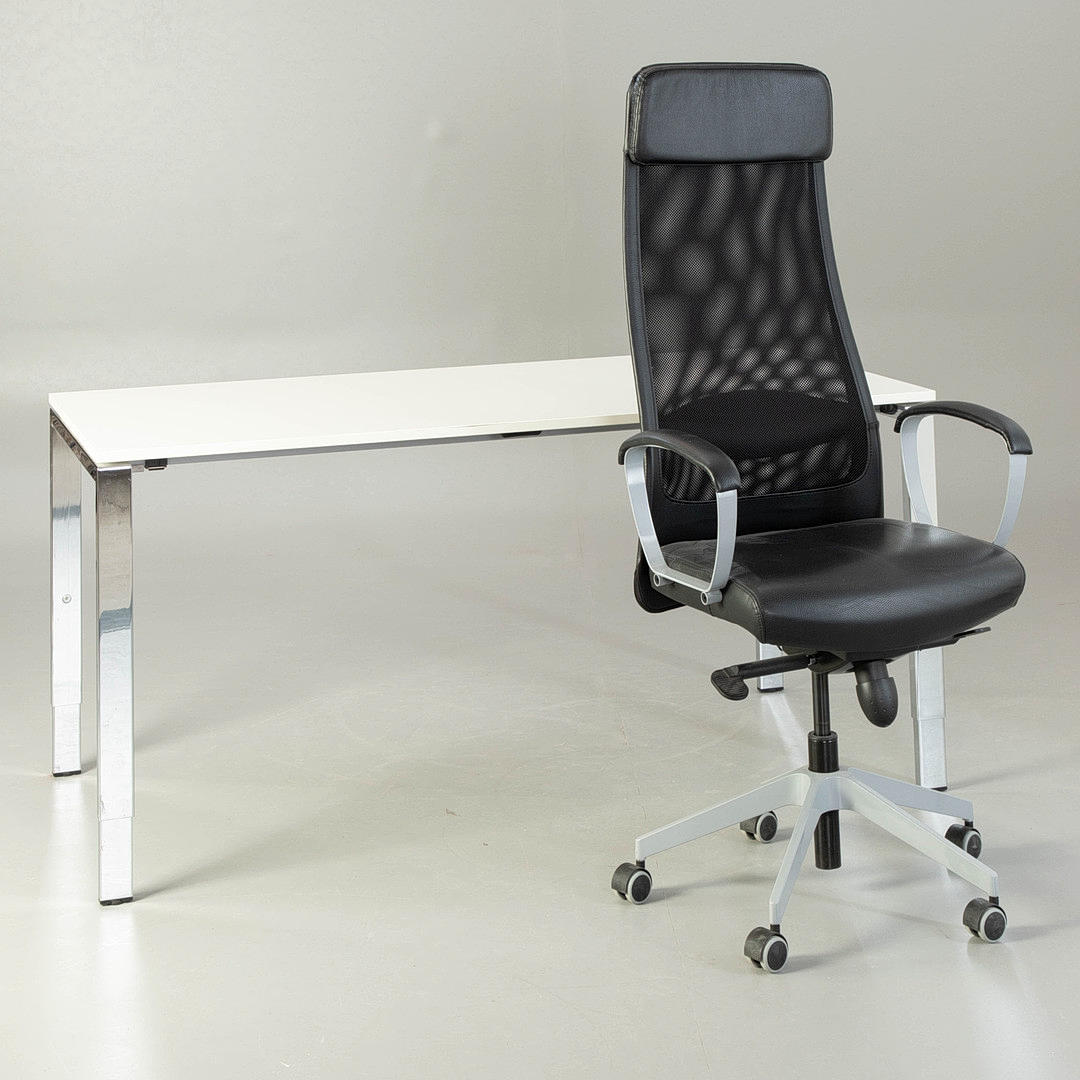 BENE. Schreibtisch und IKEA Bürostuhl.