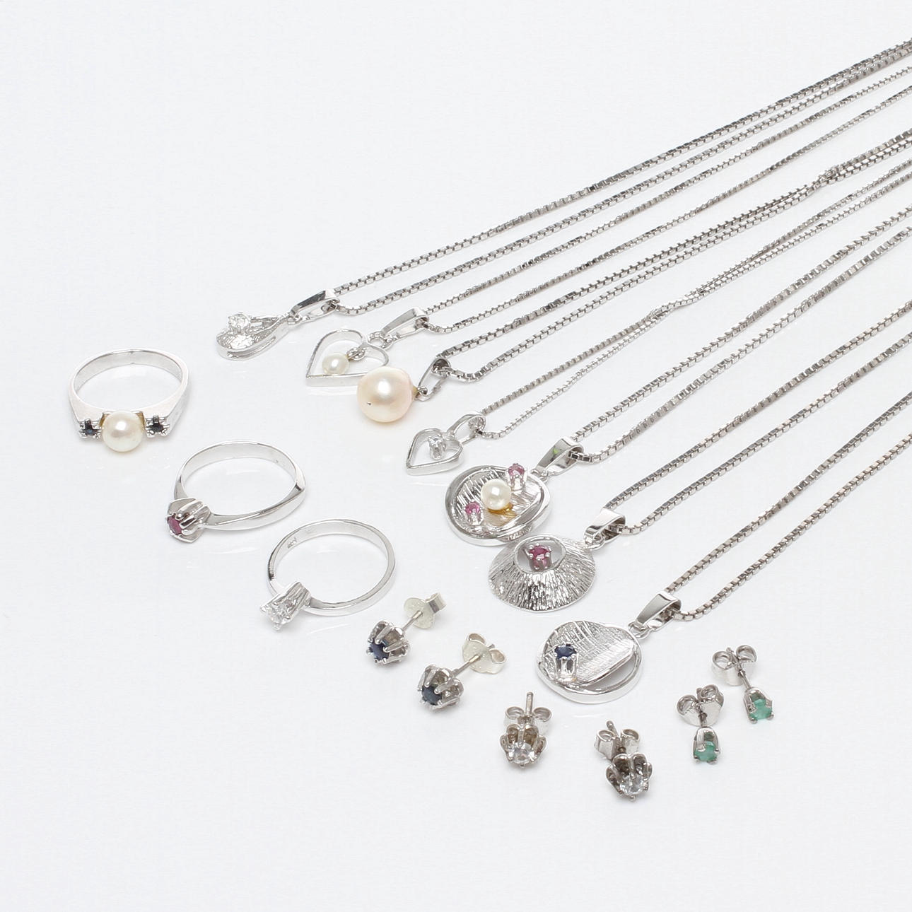 SMYCKEN, 13 delar, silver med slipade stenar samt odlade pärlor, 1900-talets andra hälft.