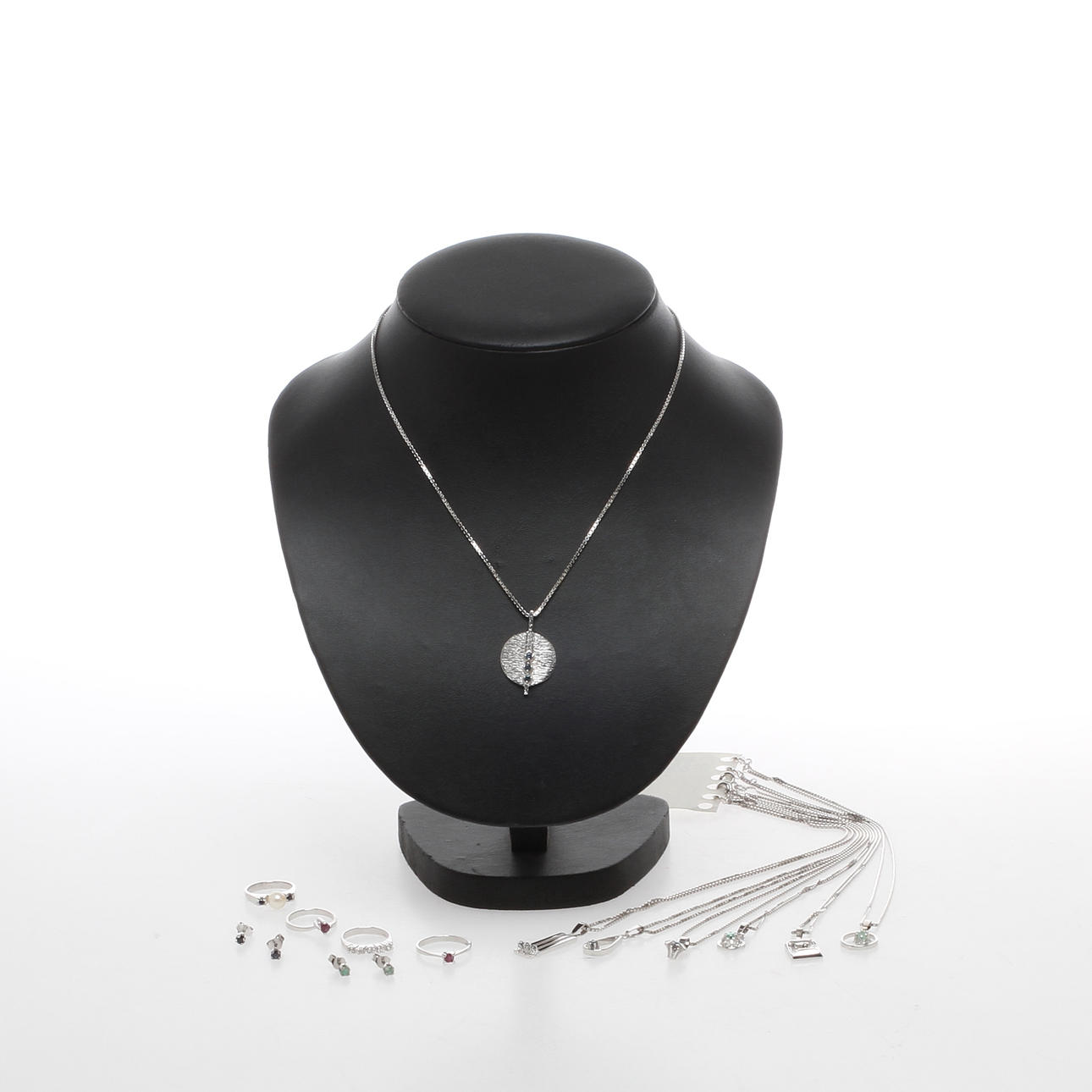 SMYCKEN, 13 delar, silver med slipade stenar samt odlade pärlor, 1900-talets andra hälft.